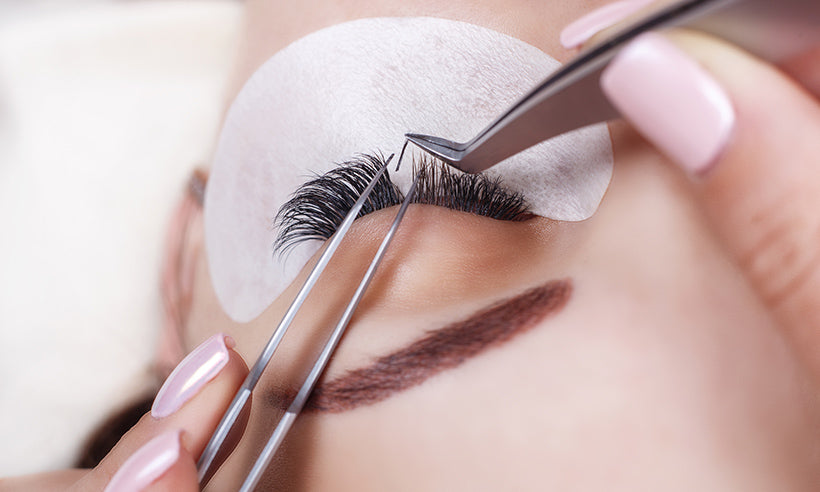 How to get eyelash extensions off safely and without damage?